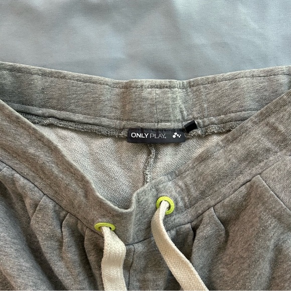 Only play short - Picture 2 of 3